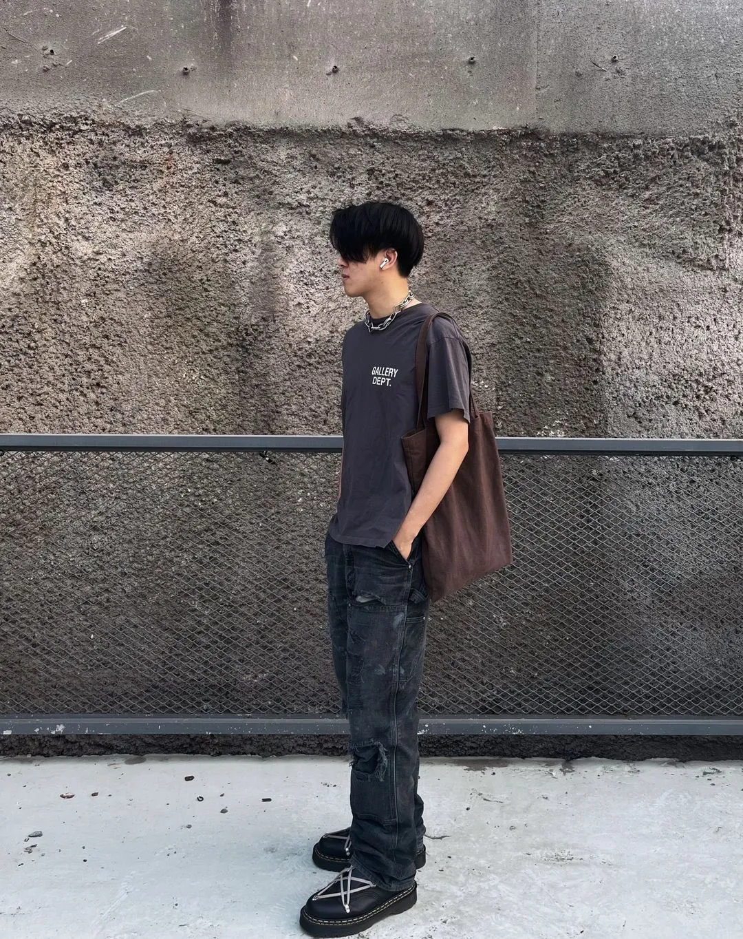 GALLERY DEPT. SOUVENIR TEE Black English LOGO short sleeves Hollywood limited edition Washed black S-XL Classic basic style washed and aged Cylindrical seamless linen and cotton fabric Loose fit